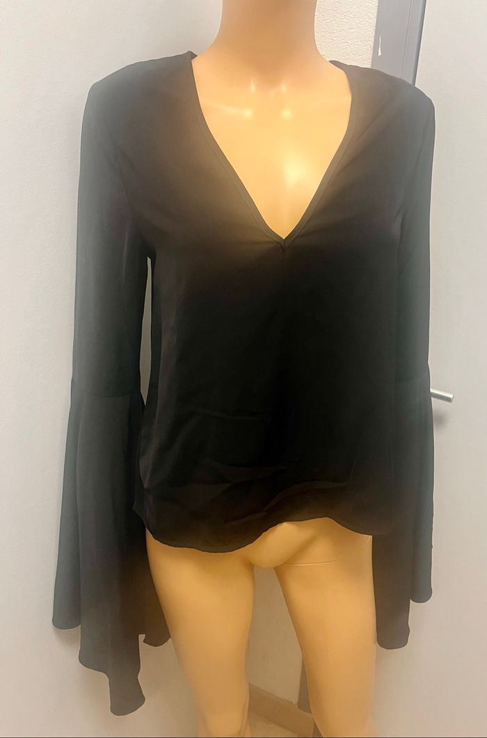 Haut noir manches larges - photo numéro 2