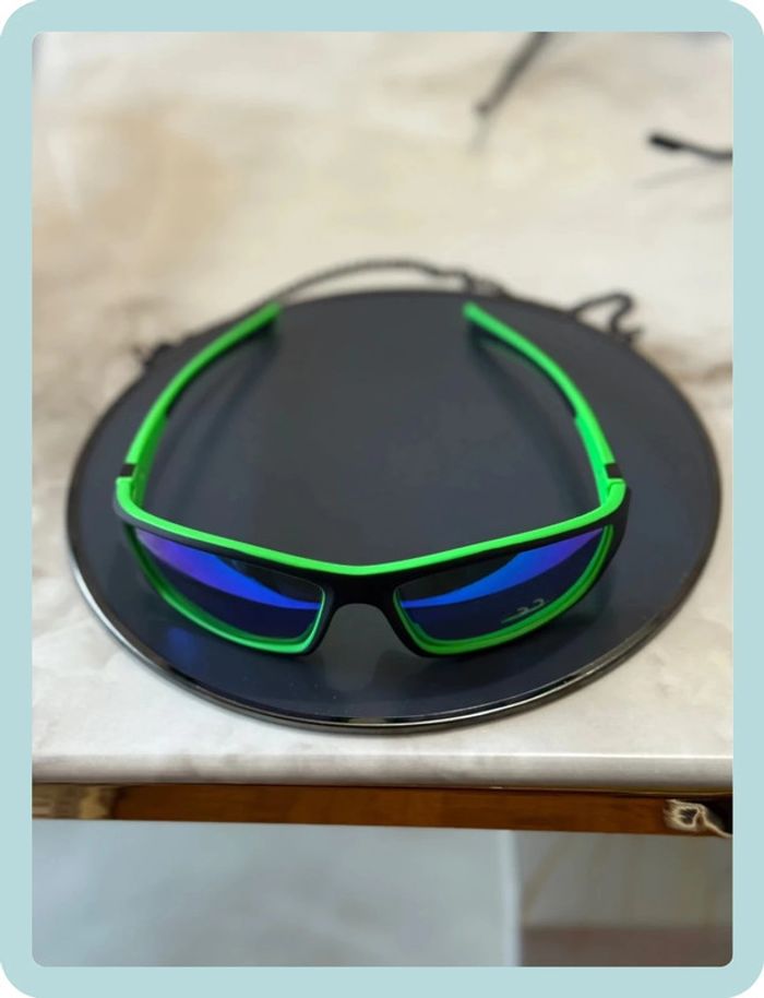 Lunette de soleil sport verte