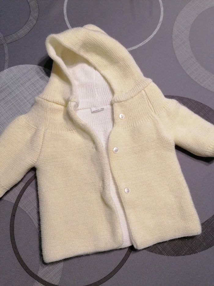 Gros gilet à capuche en laine 1 mois