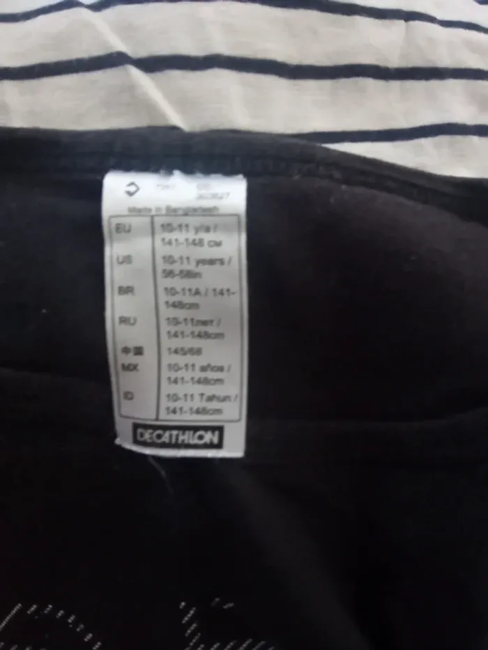 4 hauts fille 10 ans dont un Neuf avec étiquette - photo numéro 4