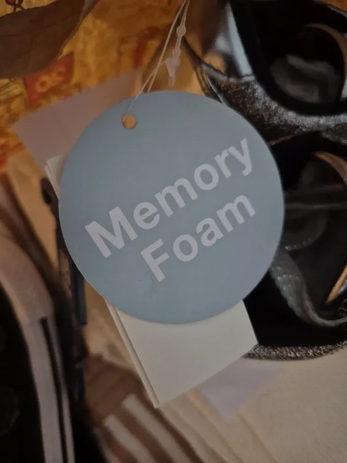 Chaussures brillantes taille 26 - photo numéro 5