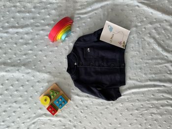 gilet à boutons marine poche poitrine 12 mois sans marque