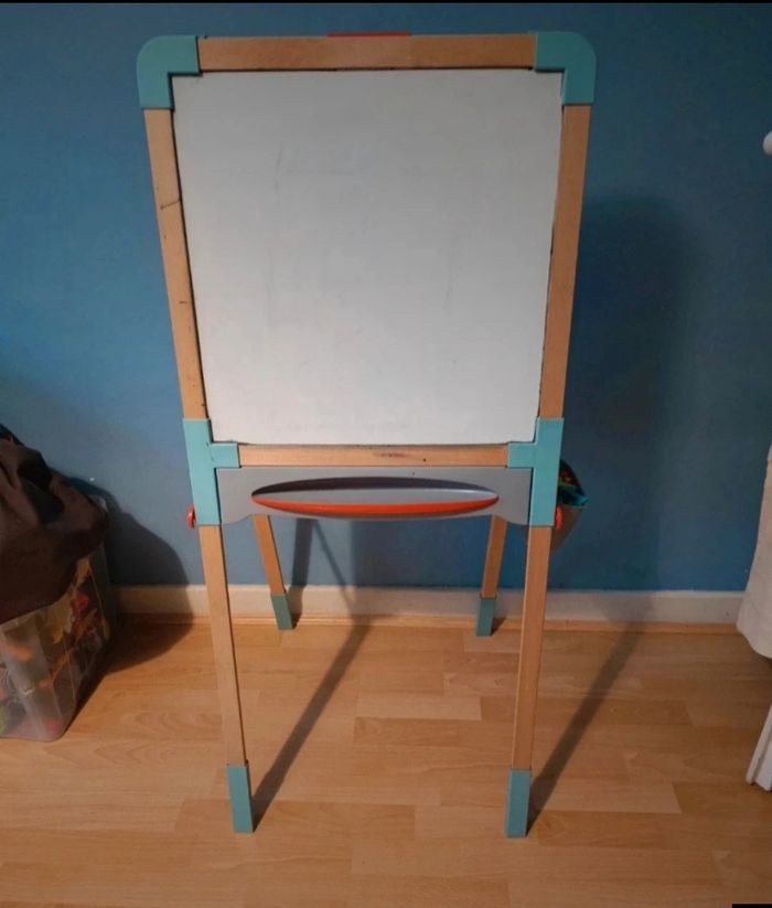 Tableau en bois Smoby double face, une face craie et une face magnétique

#noel2025