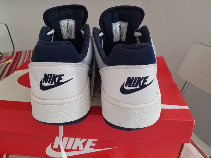 Paire de chaussures Nike Pointure 42 - photo numéro 5
