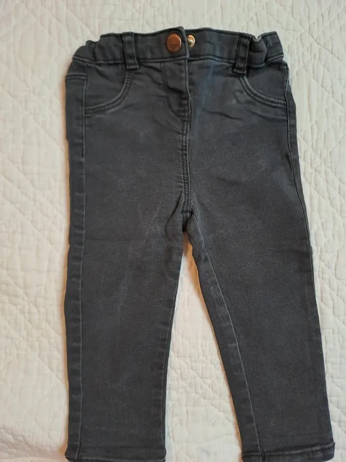 Lot de 2 pantalons, une blouse et un gilet- 18 mois - Hiver - photo numéro 7