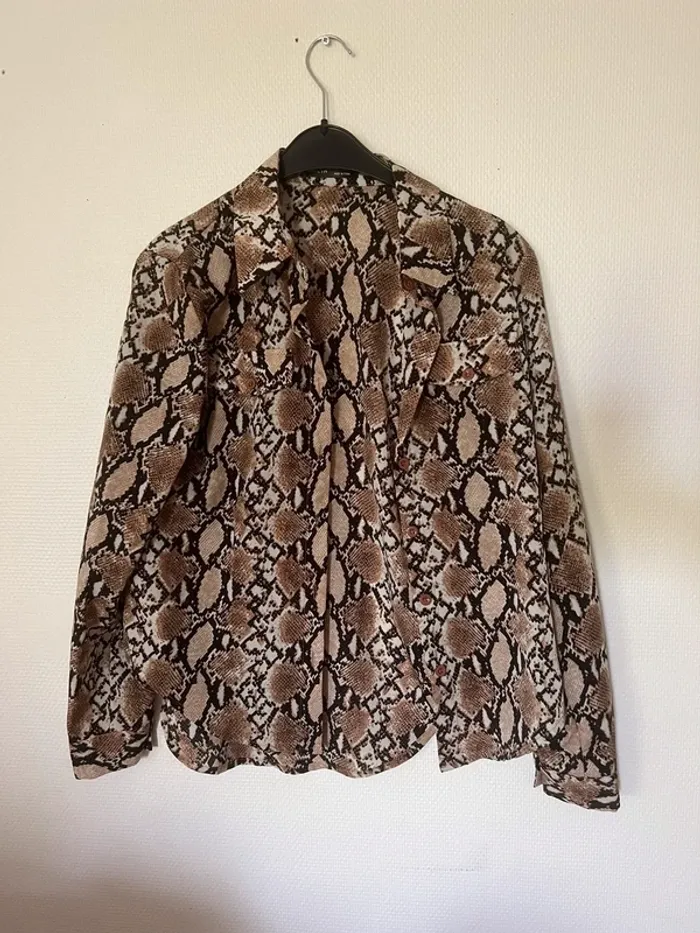 Chemise à motif serpent