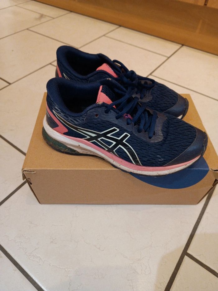 Baskets Asics GT-1000 taille 35,5 - photo numéro 2