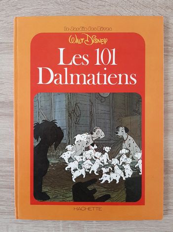 Livre Les 101 dalmatiens - Hachette 1977 - Walt Disney