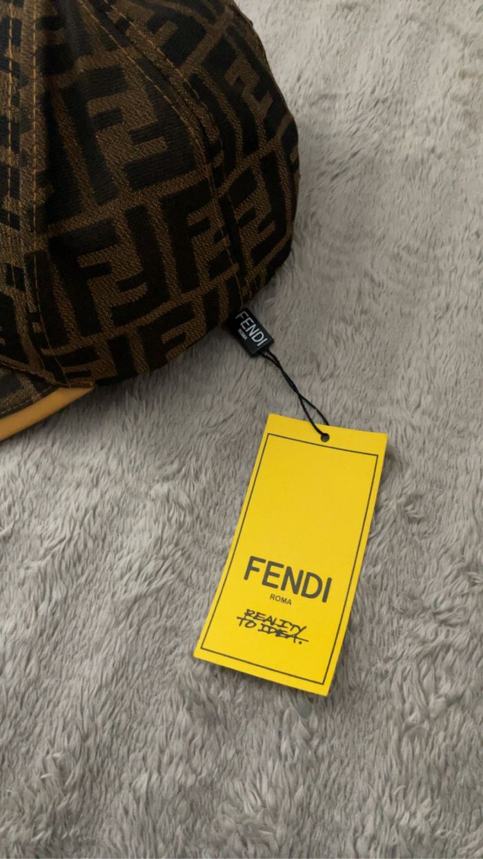 Casquette Fendi - photo numéro 2