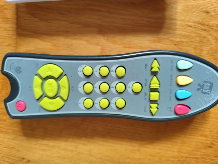 Téléphone et télécommande - photo numéro 3