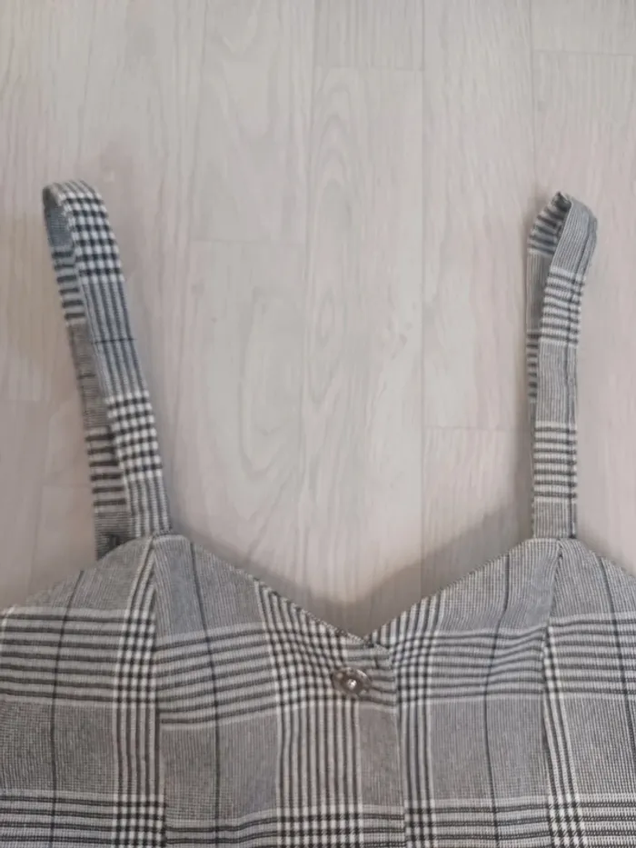 Mini robe à bouton - photo numéro 3