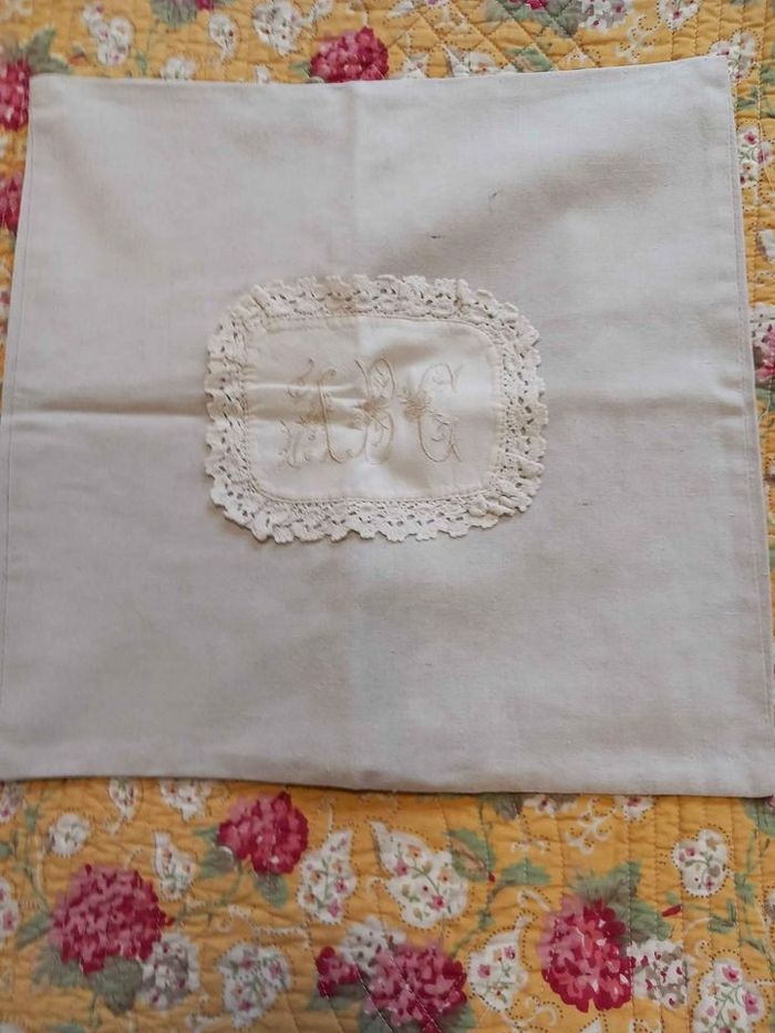 2 Petites taies d'oreillers - photo numéro 2