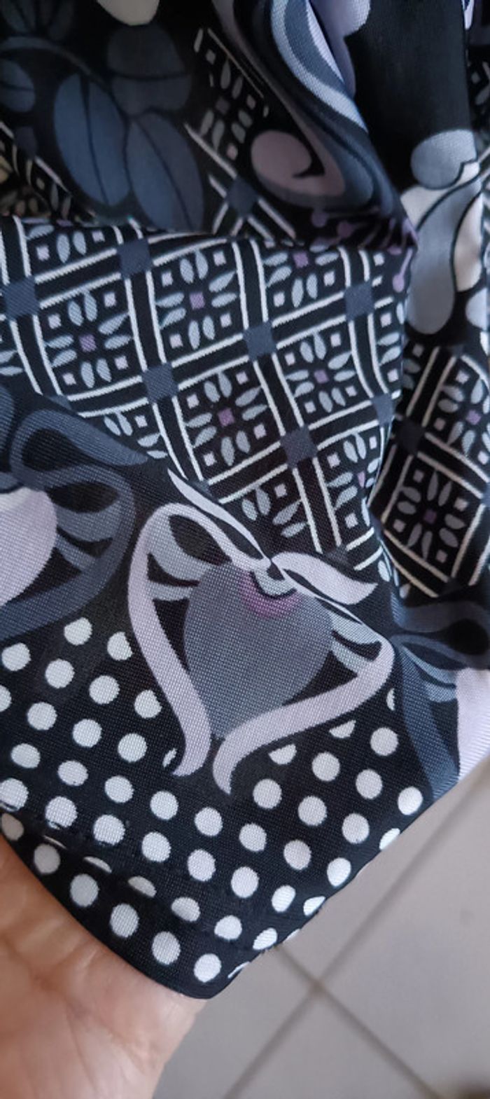 Jolie robe noire à pois et cœurs gris et blancs - photo numéro 3