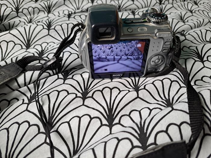 Appareil photo Sony dsc H5 - photo numéro 2