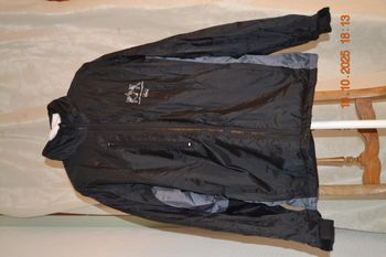 Veste de pluie noire et grise, taille M