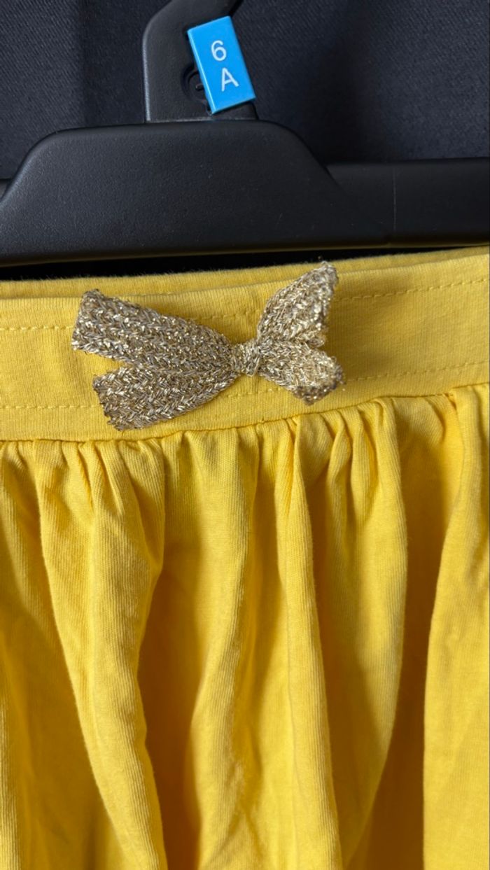 🌼 Jupe jaune KIABI – 8 ans (126/131 cm) 🌼 - photo numéro 2