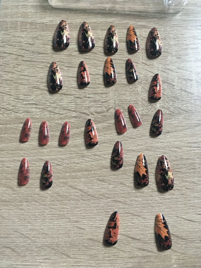 Faux-ongles / Press on nails x24 NEUFS motifs d’Automne forme amande - photo numéro 5