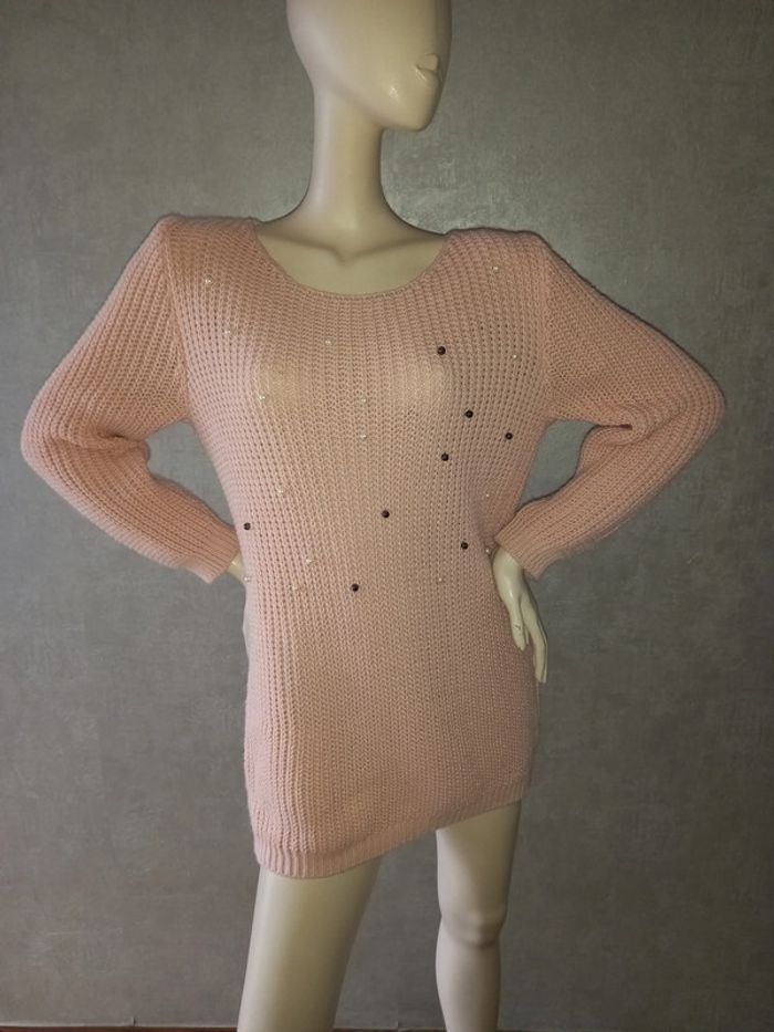 pull long en maille rose avec perles et lacet dans le dos taille 42