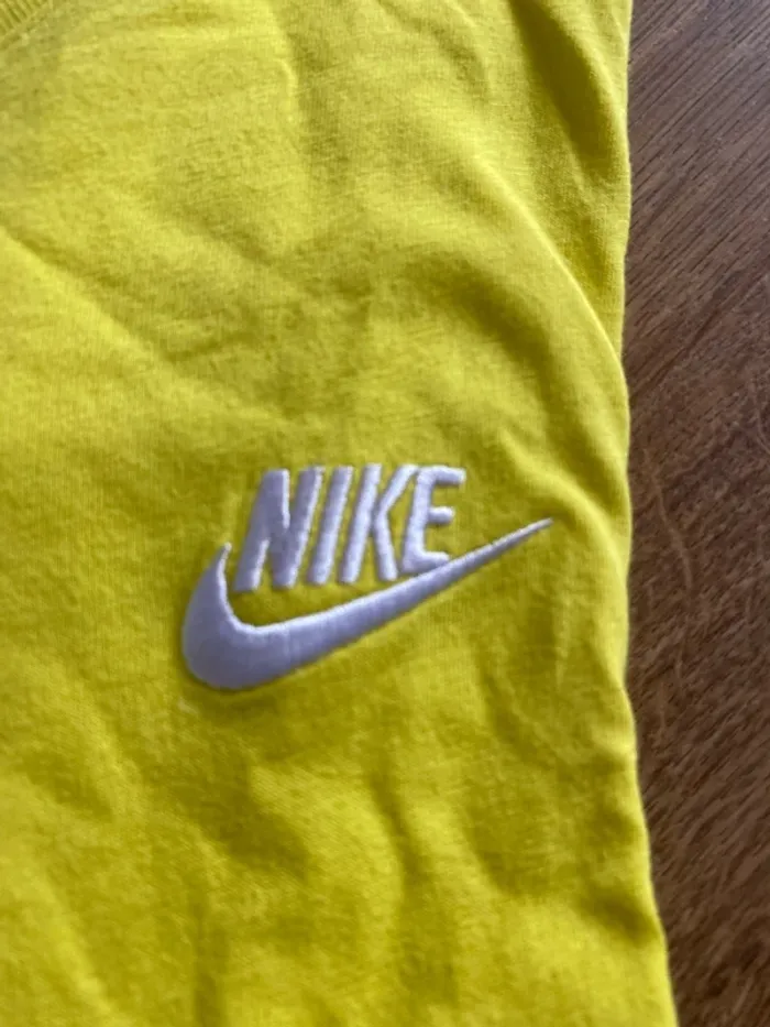 Tee-shirt Nike Homme Jaune Vif – Taille S – Logo & Virgule brodés – État Neuf - photo numéro 2