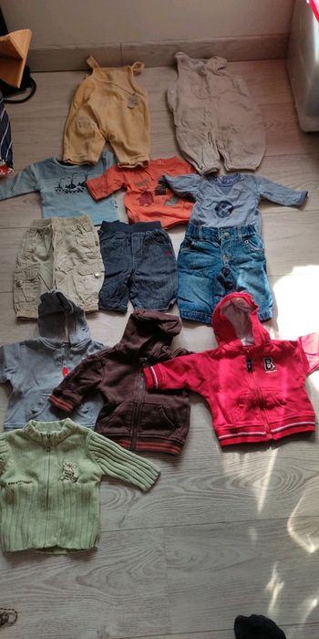 Lots 12 vêtements taille 1mois