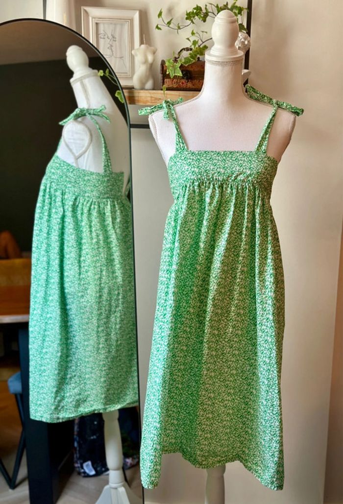 Robe d’été blanche et verte à motifs fleuris – Taille XS – Urban Outfitters - photo numéro 2