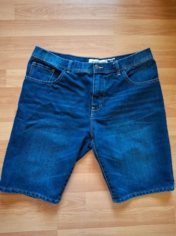 Short jean in extenso