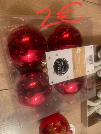 Boîte de 4 boules rouges