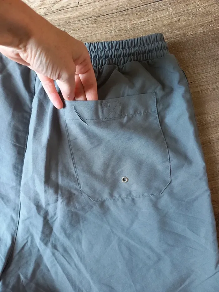 Short homme T. 42 - photo numéro 11