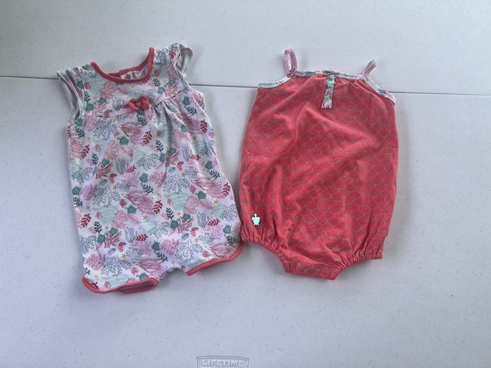 Lot de 2 barboteuses combinaison sergent major Très bon état  Taille 6 mois  Motif floral 🌸 tortue 🐢