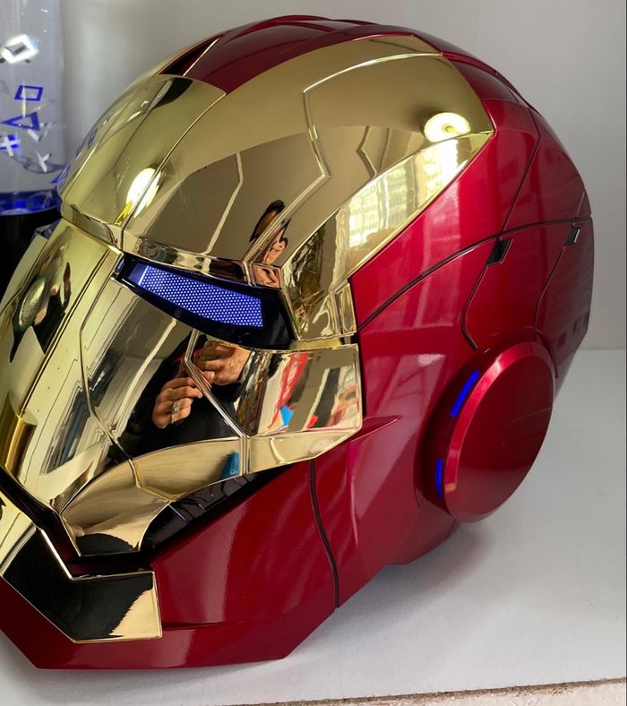 Casque Ironman doré ouverture télécommandée - photo numéro 4