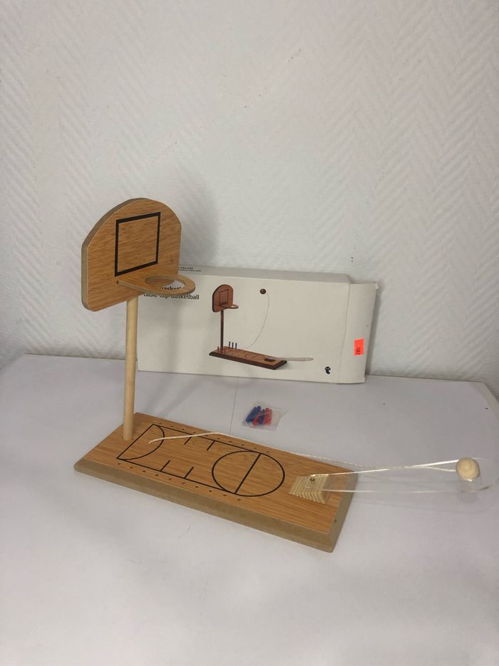 Table top basketball