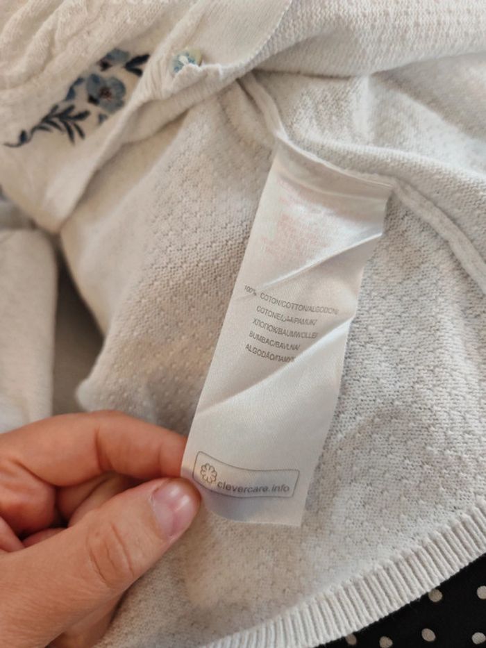 Gilet blanc et fleurs bleues 3 ans - photo numéro 5