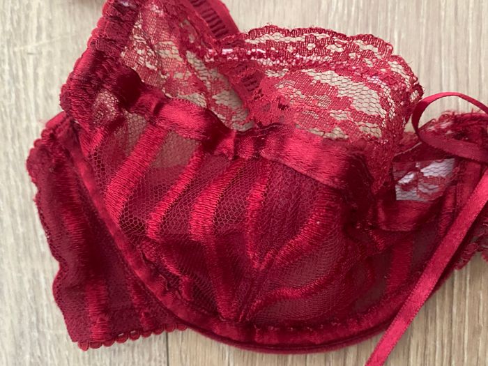Ensemble soutien gorge rouge dentelle 85B - photo numéro 4