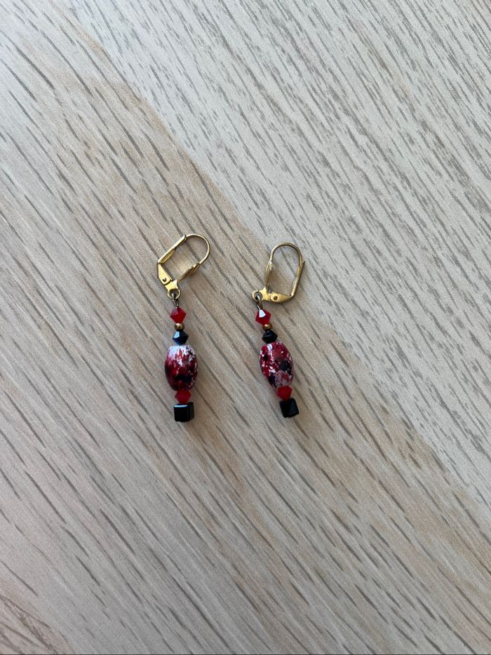 Boucles d'oreilles rouge et noire - photo numéro 2