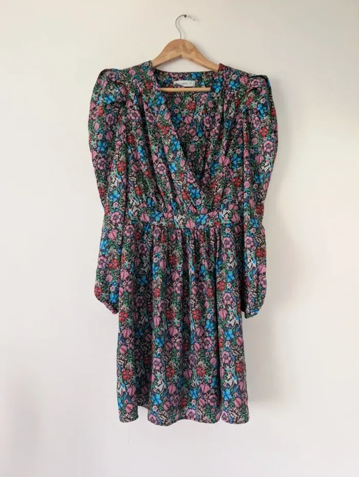 Robe manche bouffante fleurie satiné bleu rose cache-cœur moderne élégante Mango taille 34 - photo numéro 6