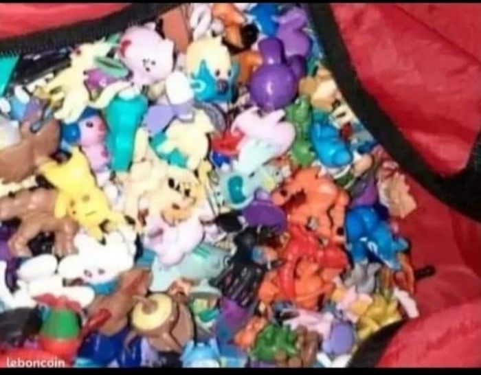 Lot de 144 petites figurines style POKÉMON sous blister NEUFS 35 €