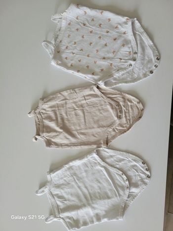 Lot de 9 bodies bébé Zeeman – Taille 50/56