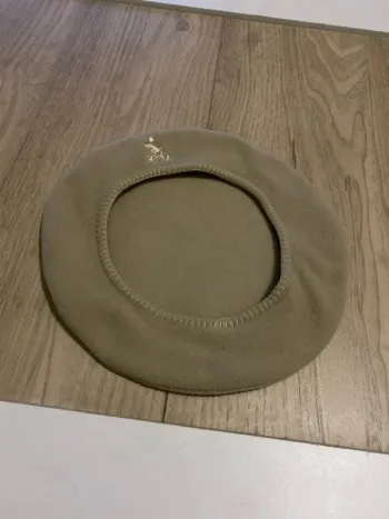 Béret beige disney