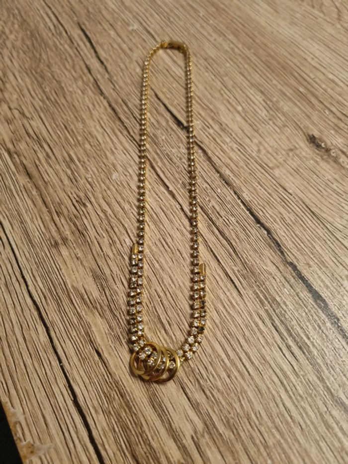 collier fantaisie de couleur or