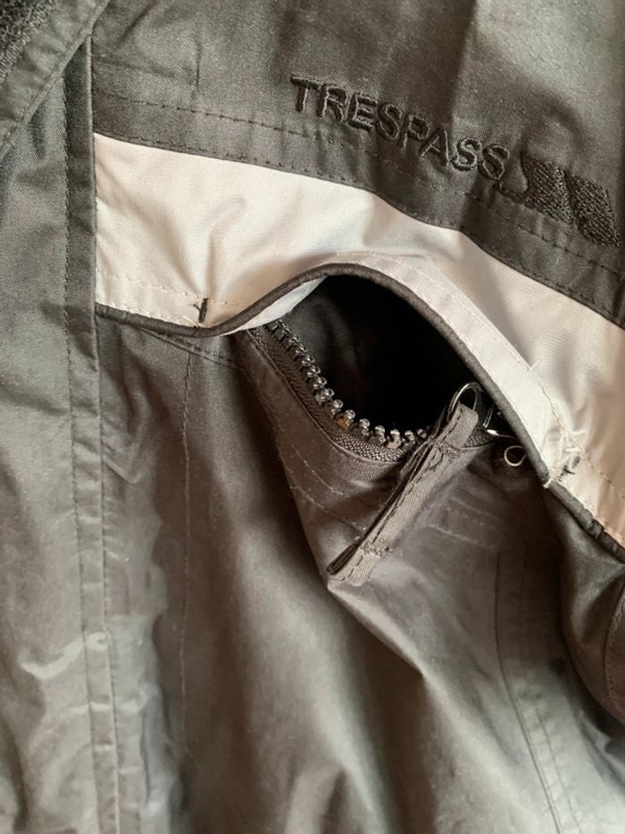 Parka blouson doublé hiver Trespass 9/10 ans noir et gris waterproof neige eau vent - photo numéro 3
