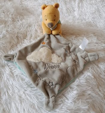Doudou Winnie l'ourson avec mouchoir gris ,nuage- étoiles - Nicotoy  