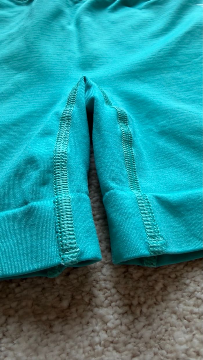 Gymshark Short Seamless Vert Femme – Taille S – Short Sport Fitness Musculation – Très bon état - photo numéro 3