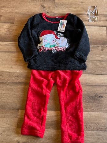 Je vend un pyjama fille taille 4 ans neuf 