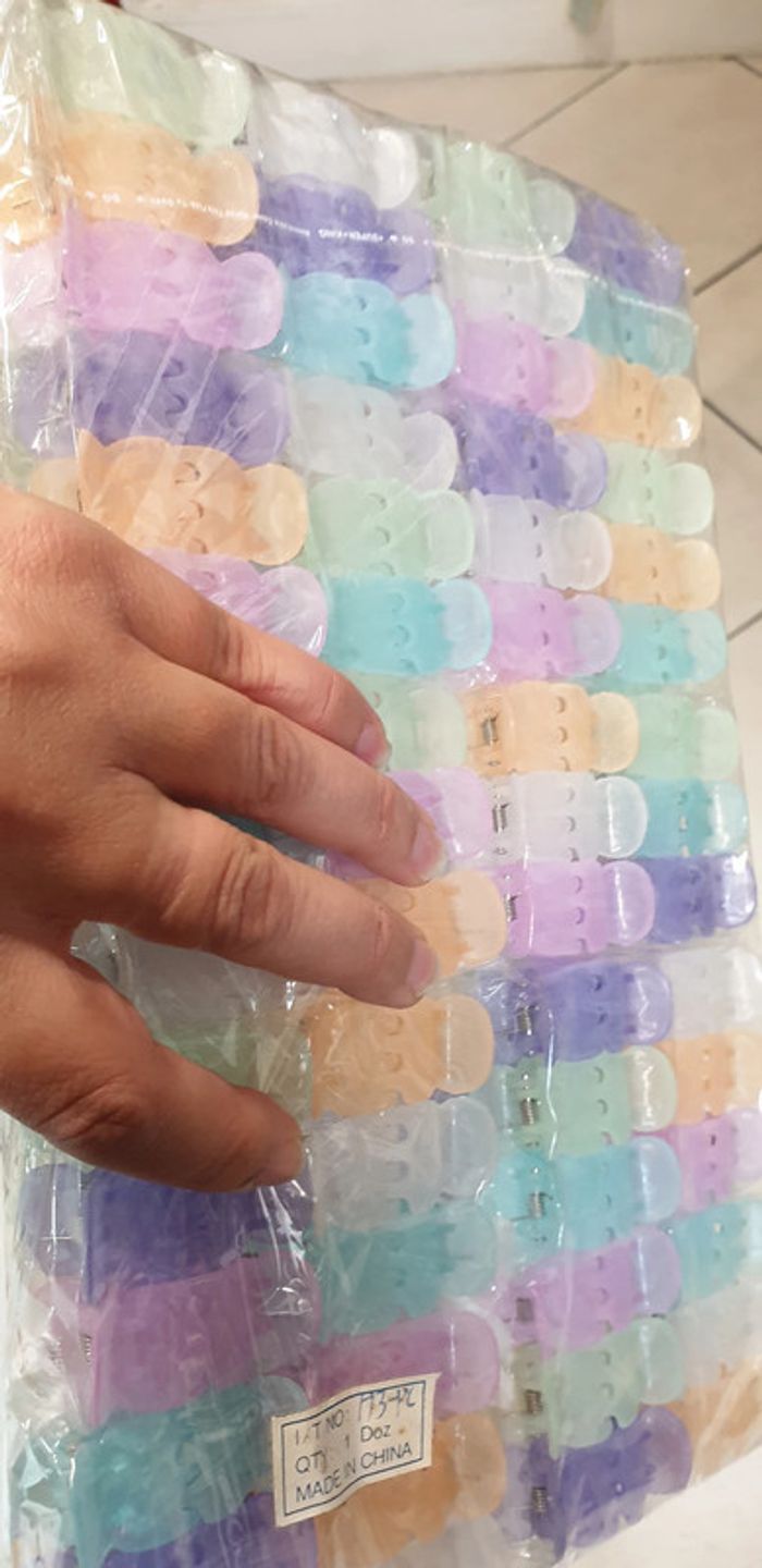 NEUF : lot de 12 pinces a cheveux. Différentes couleurs - photo numéro 4