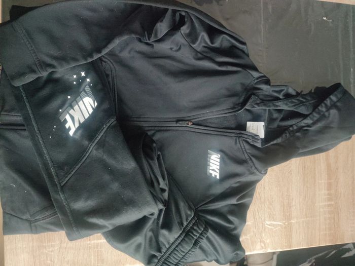 Ensemble nike