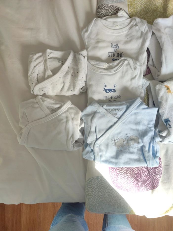 Lot pyjamas et bodys 3 mois - photo numéro 2