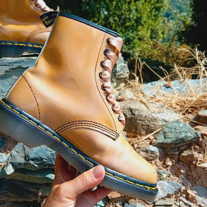 Dr. Martens vintage Made in England vernis beige uk5 38 - photo numéro 4