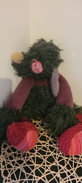 Peluche chien MOULIN ROTY noir bordeaux poils longs 40 cm