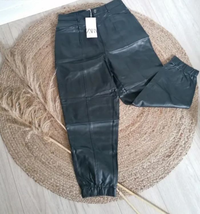 Pantalon zara simili cuir noir coupe large cargo neuf avec
