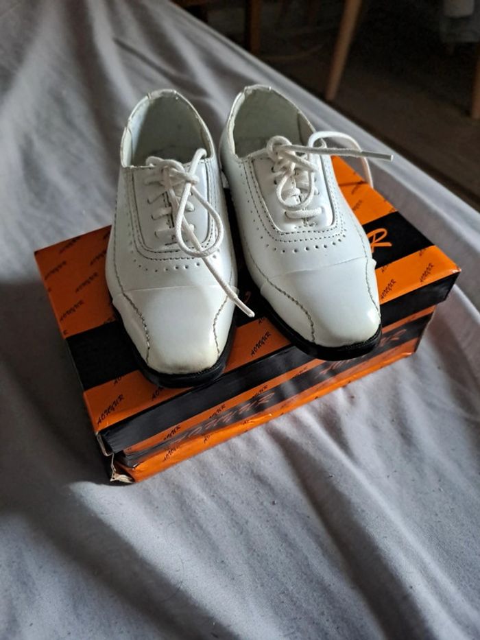Chaussures blanches taille 20 - photo numéro 5